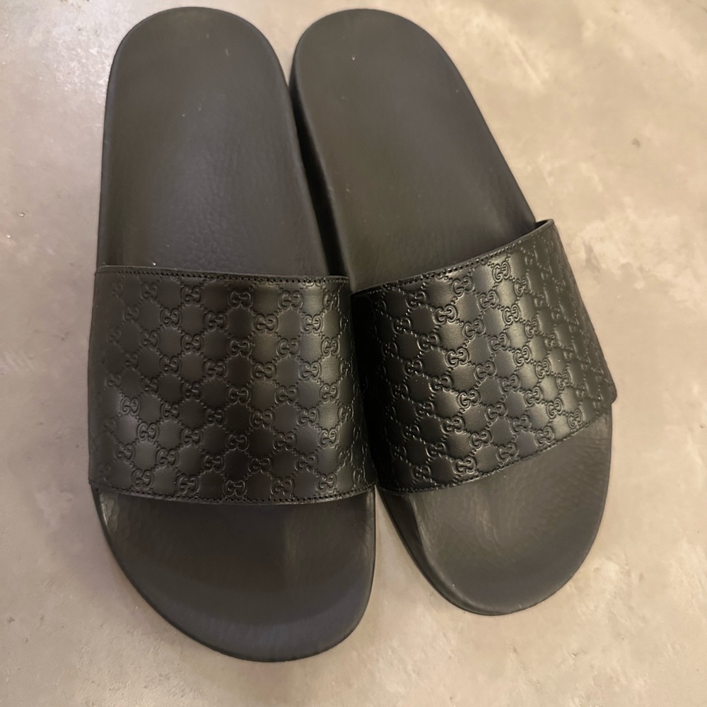 Gucci man slippers size 10 black color